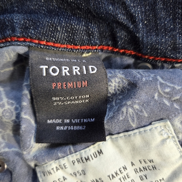 Torrid Women's Jeans Boyfriend Straight Leg Distressed Stretch size 16S - Picture 9 of 12